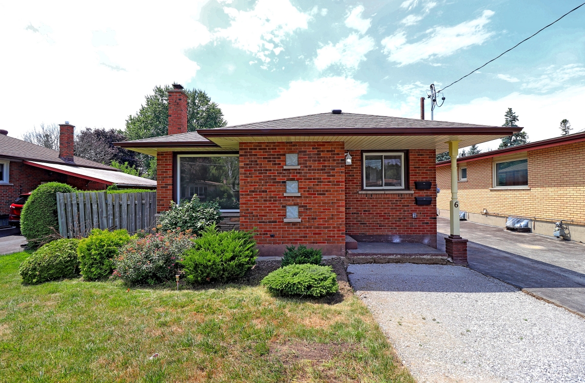 Oshawa House: 6 Rockcliffe Street