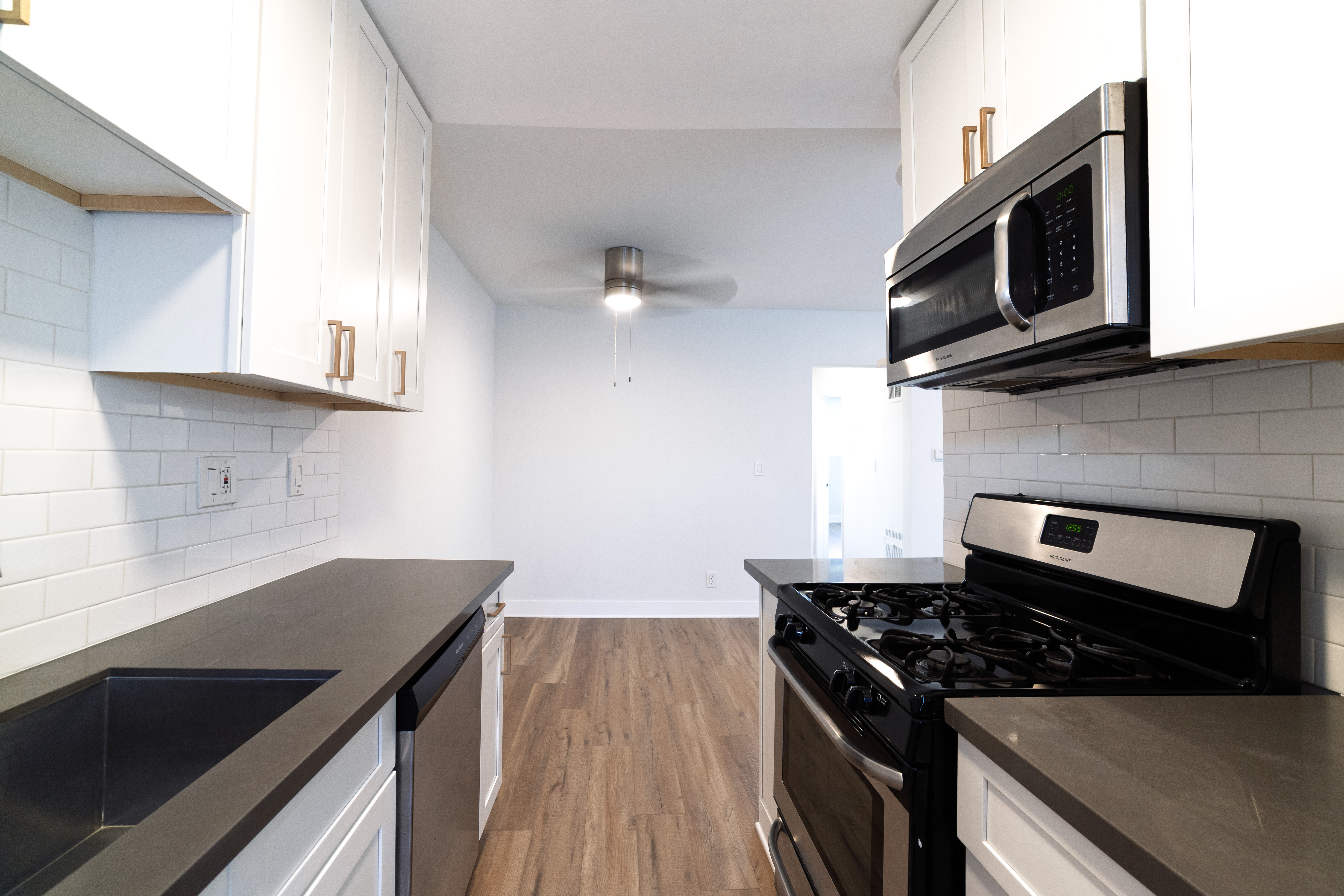 Los Angeles Condo: 2233 S Ridgeley Dr