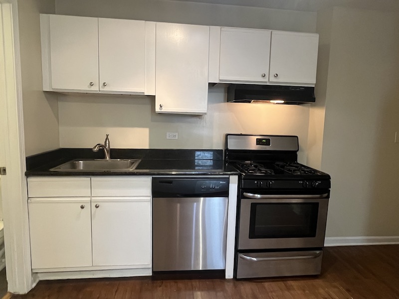 Chicago Condo: 3240 N Clark St