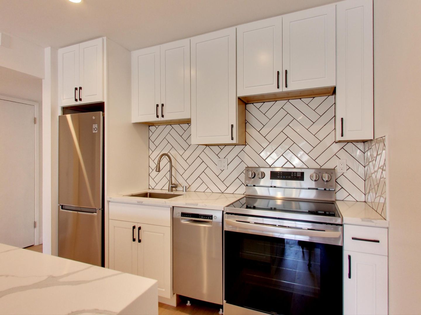 Burlingame Condo: 1500 Newlands Avenue