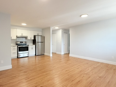 Windsor Condo: 1989 Wyandotte St W