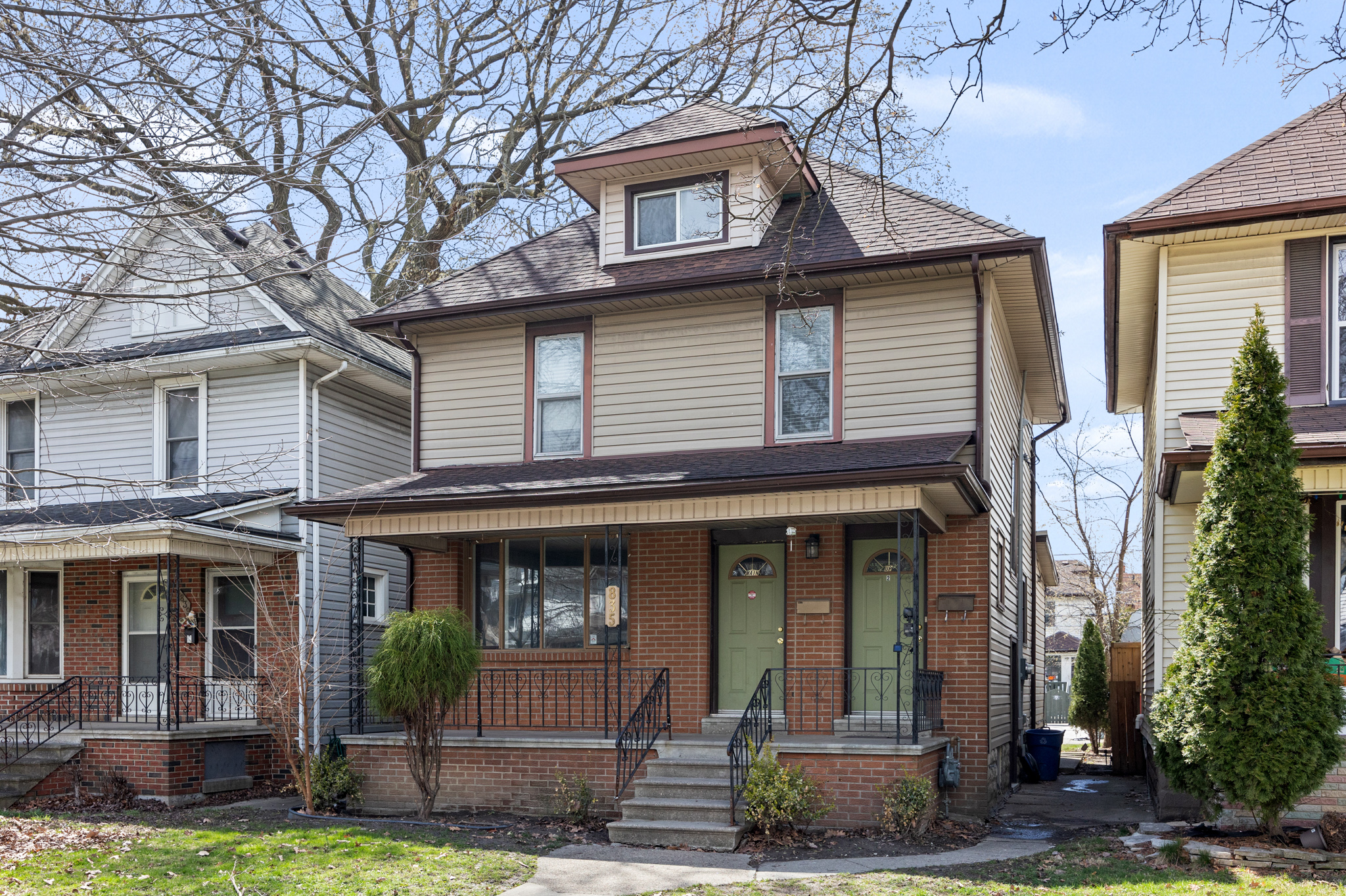 Windsor Condo: 835 Moy Ave