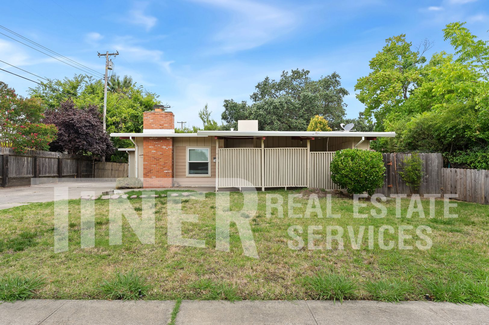 Roseville House: 1630 Cindy Circle
