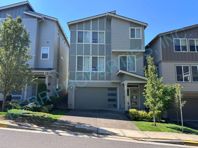 Happy Valley Townhome: 16772 SE Fox Glen Ct