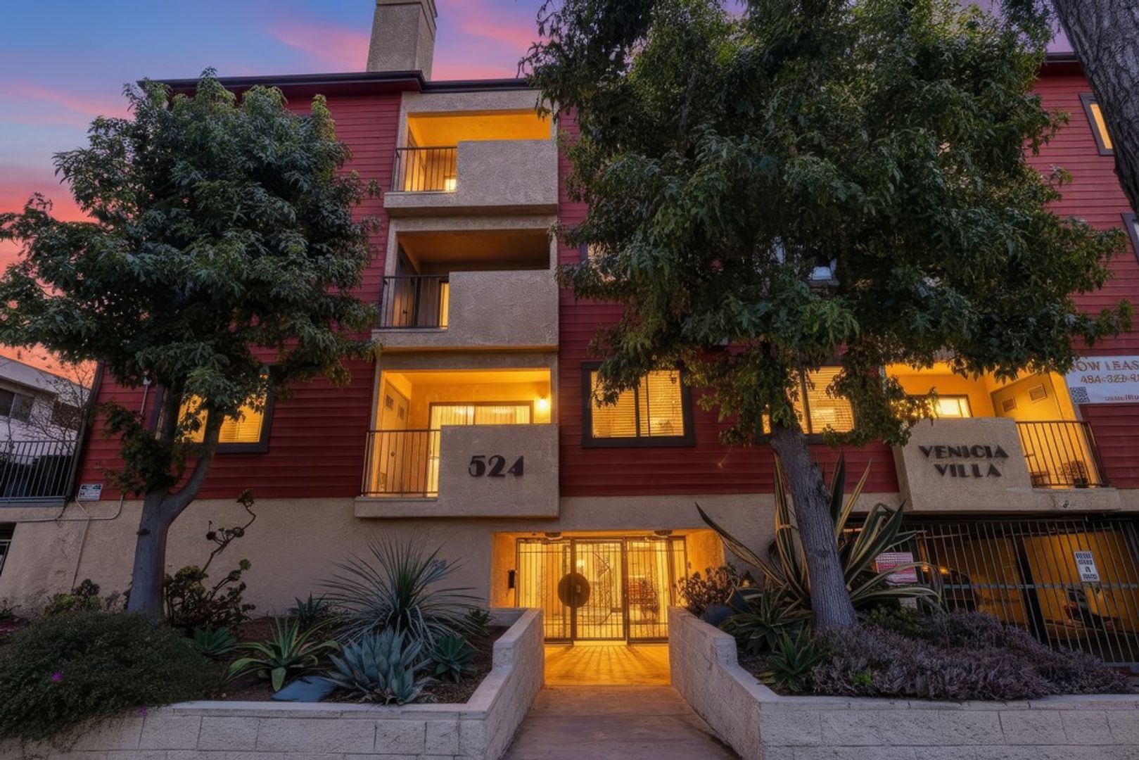 Inglewood Condo: 524 Venice Wy