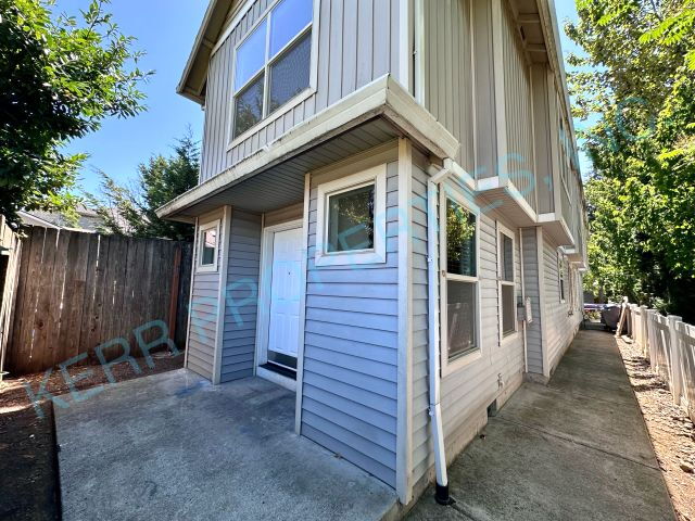 Portland Condo: 11929 SE Pine St.