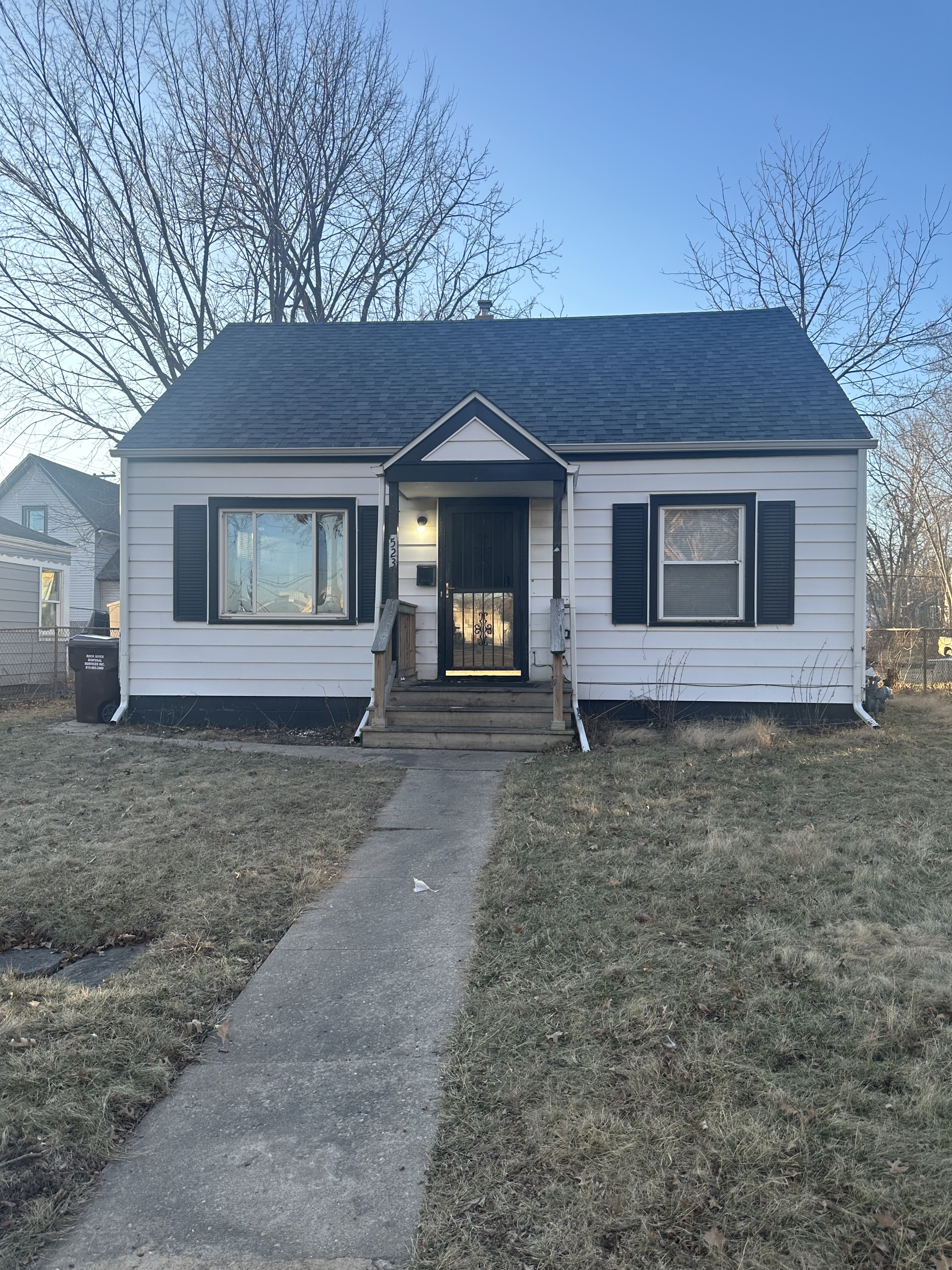 Rockford House: 523 Webster Ave