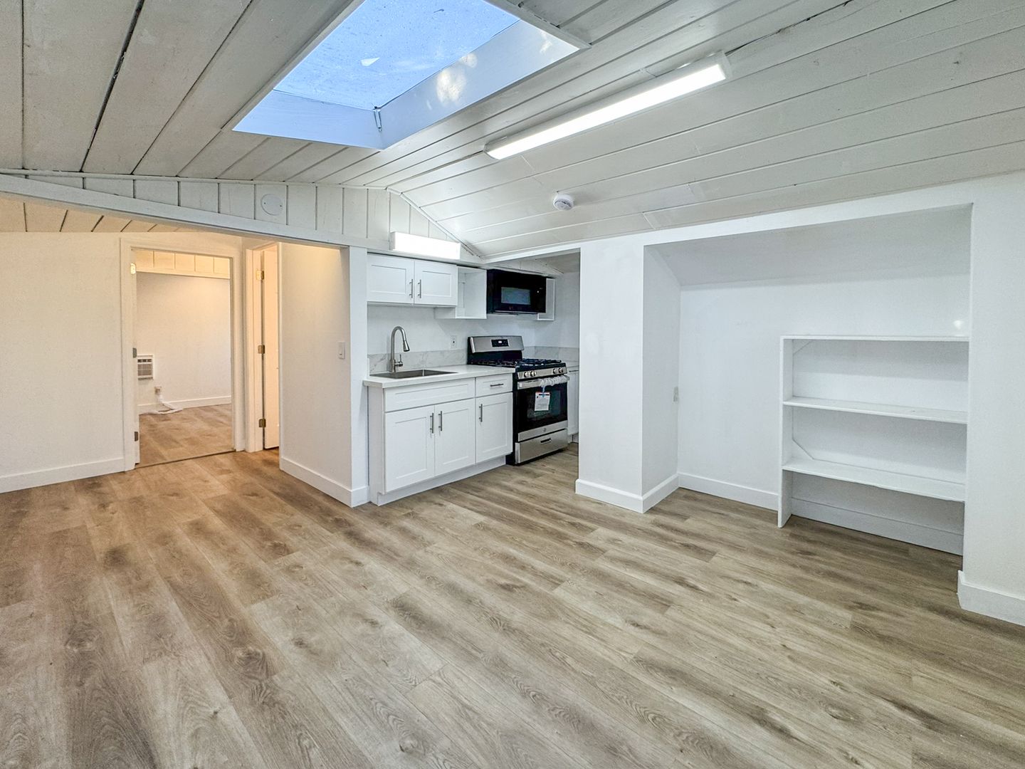 Santa Monica Condo: 2219 3rd St.