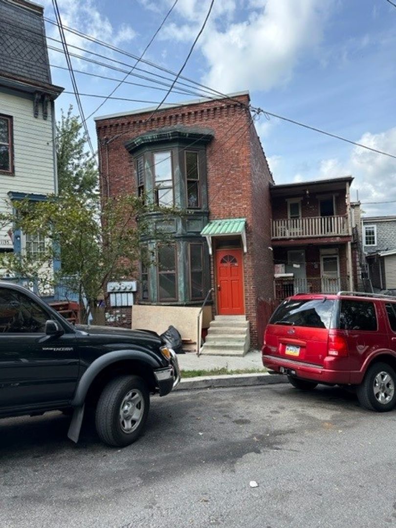 Harrisburg Condo: 1133 Derry St - (1st Floor)