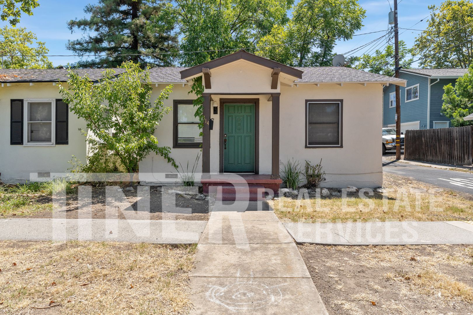 Roseville House: 314 Los Vegas Ave