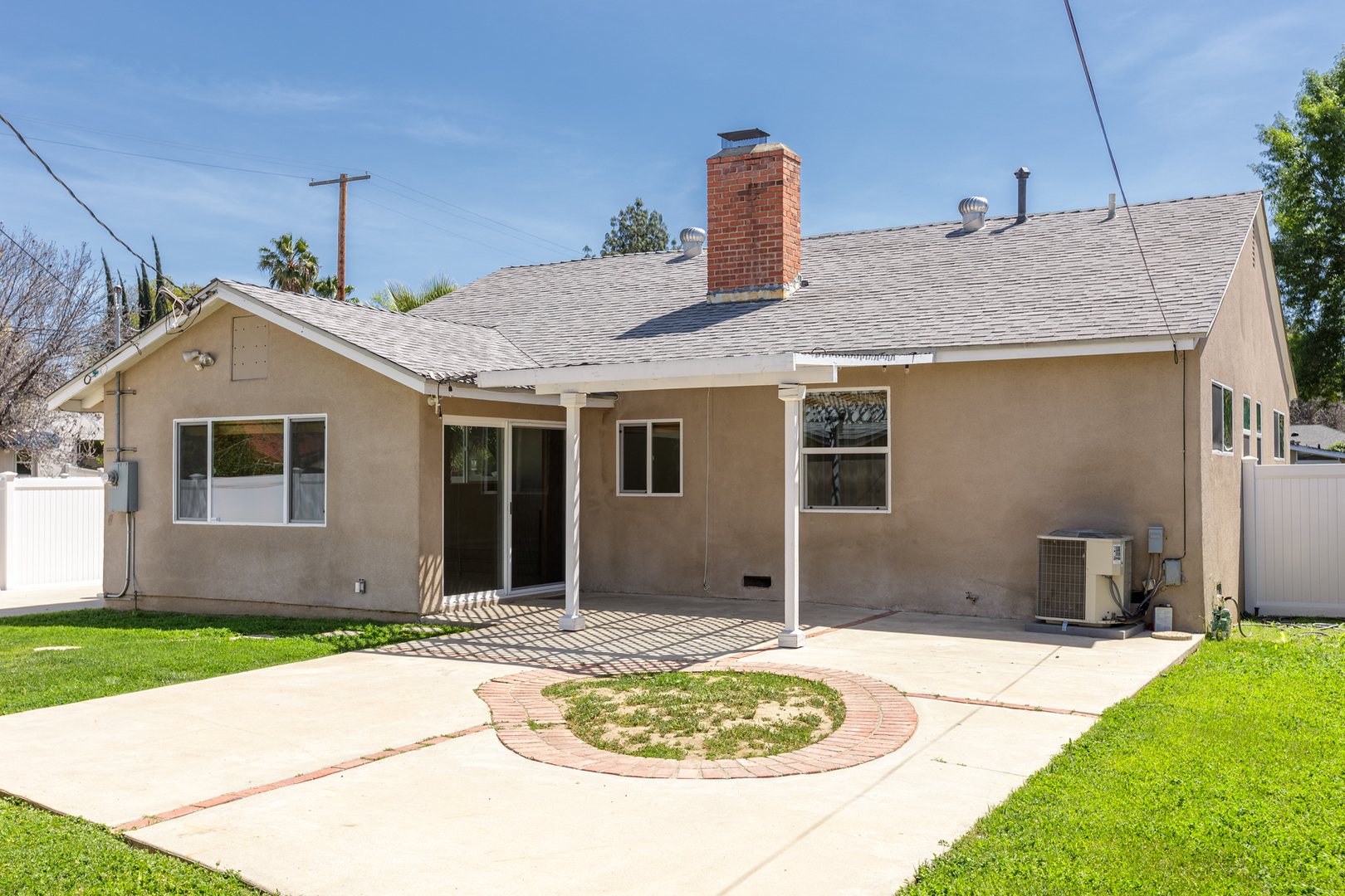 Winnetka House: 20301 Mobile St