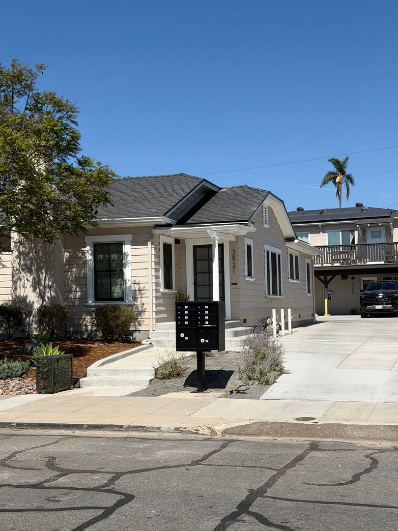 San Diego Condo: 3523 Louisiana Street