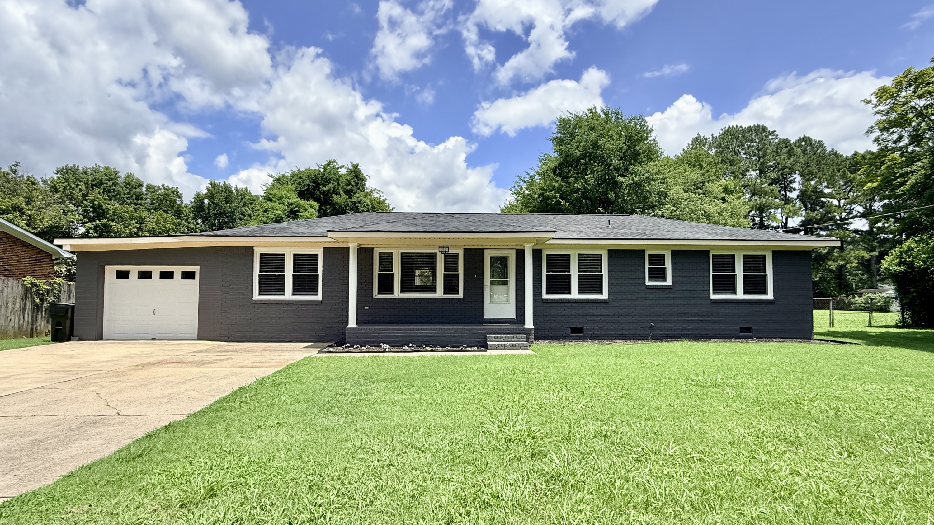 Madison House: 117 Carol Dr