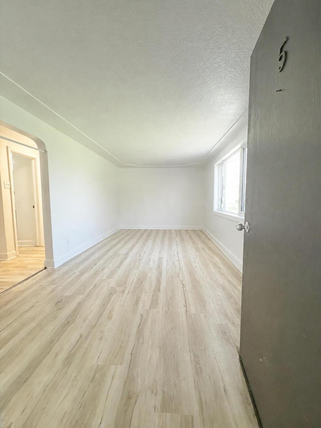 Sarnia Condo: 1742 Confederation Line
