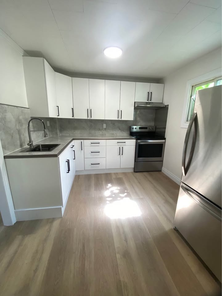 Sarnia Condo: 165 College Ave N