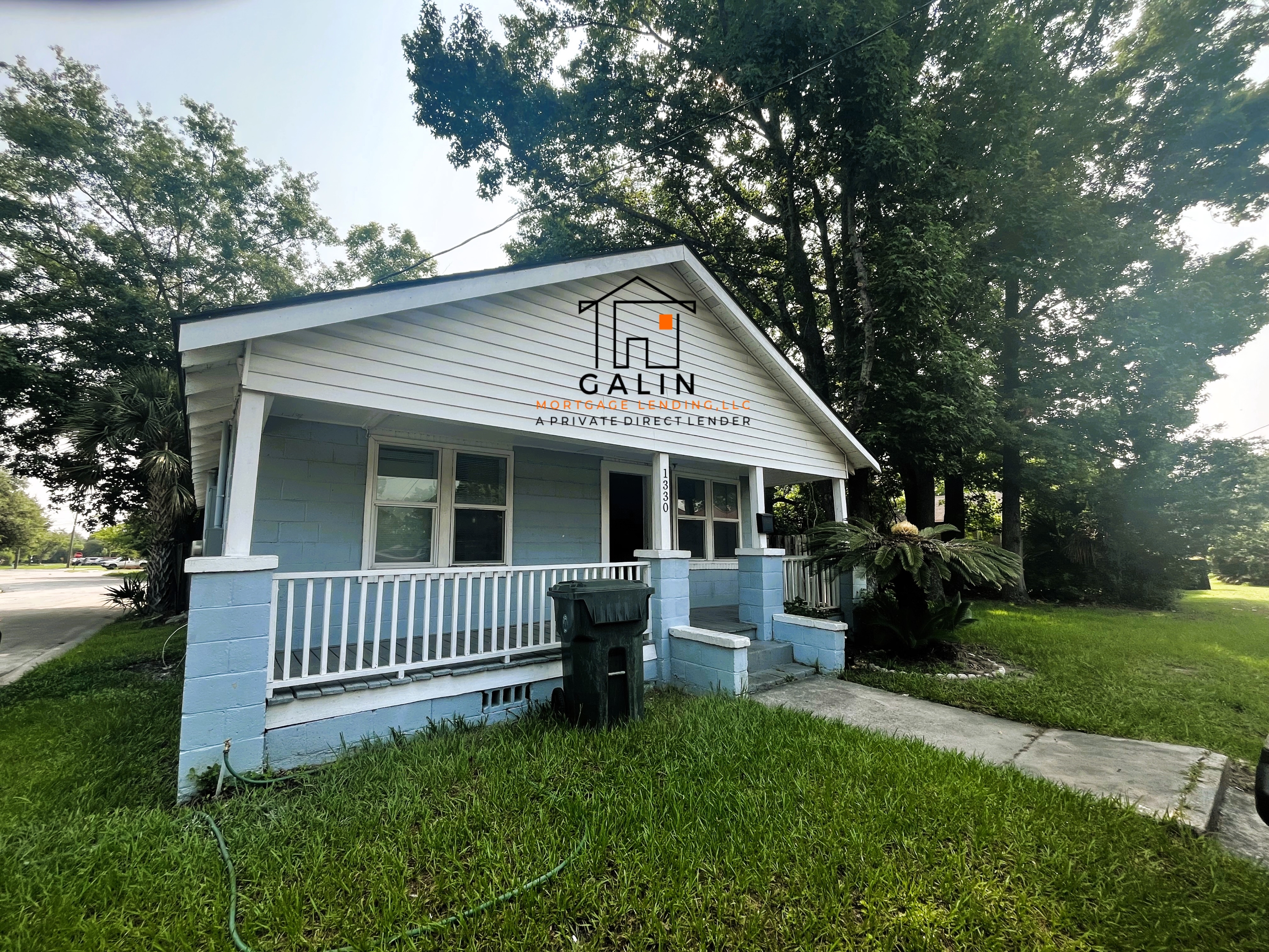 Savannah House: 1330 Golden St
