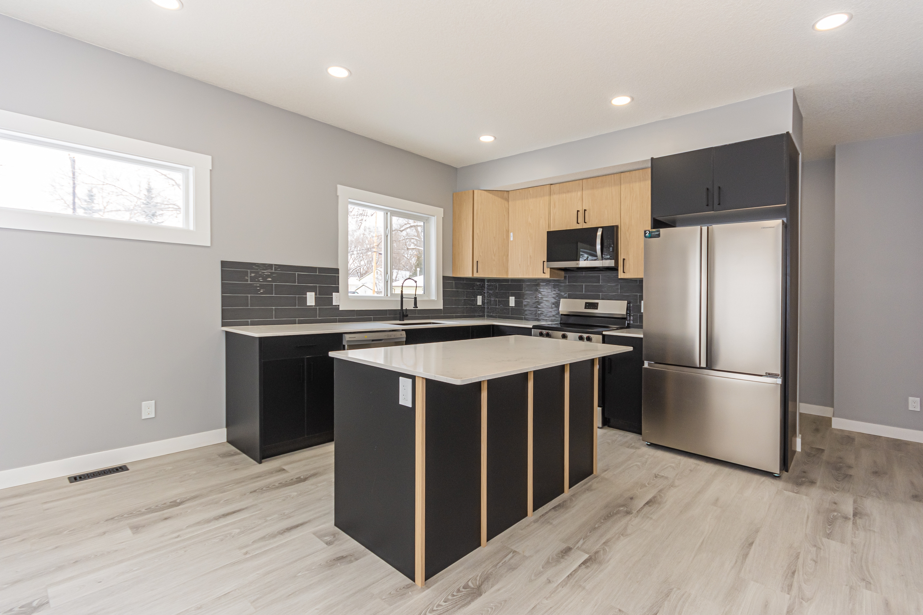 Edmonton Condo: 11547 Saint Albert Trl NW