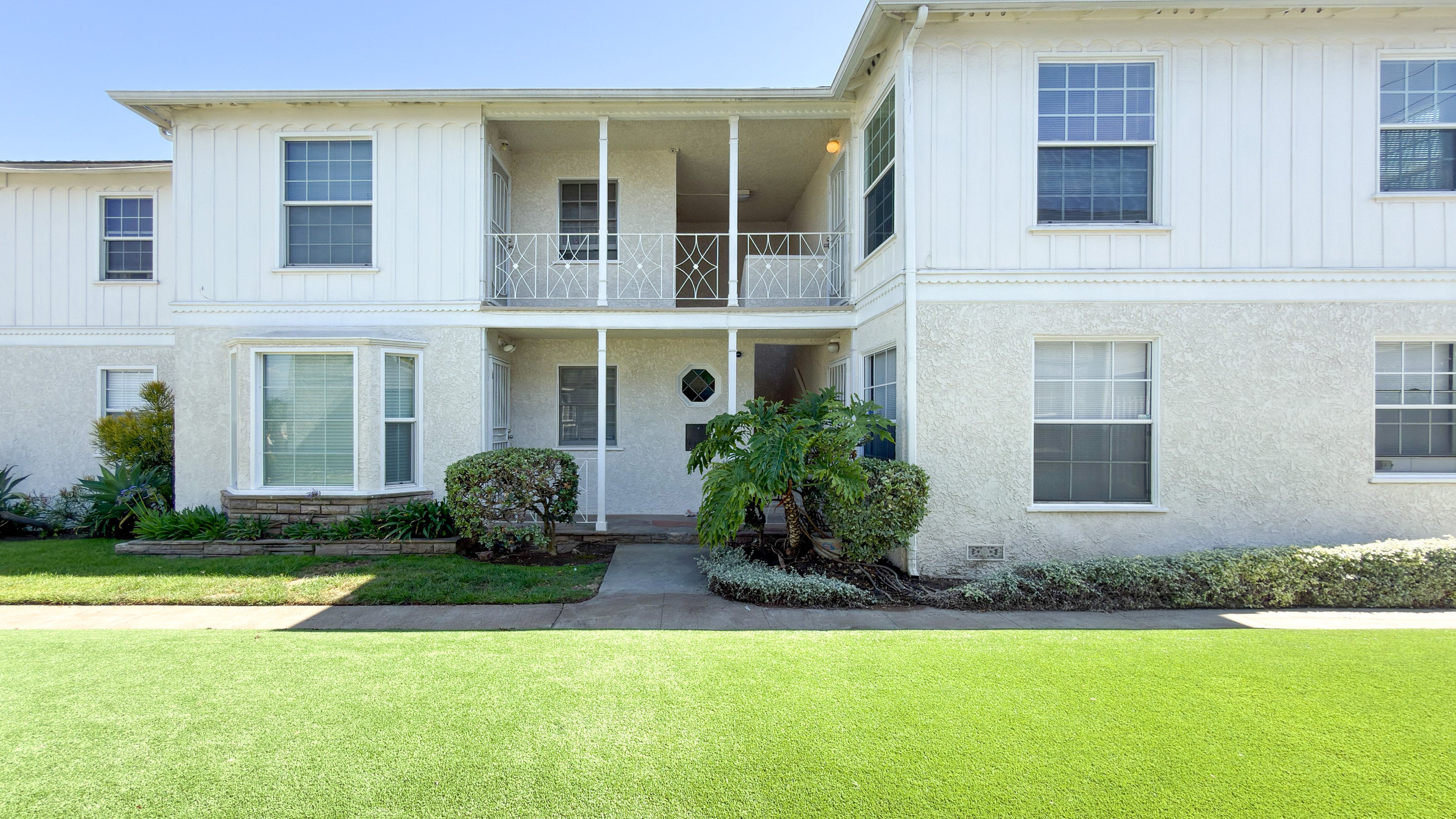 Los Angeles Condo: 5913 Overhill Dr.