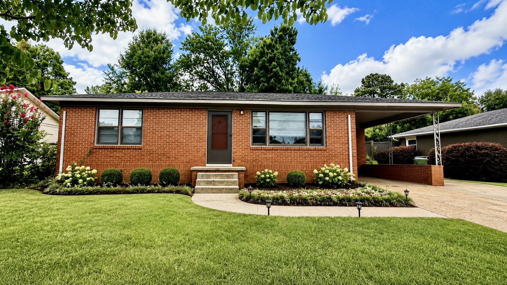 Huntsville House: 1908 Stevens Dr NE