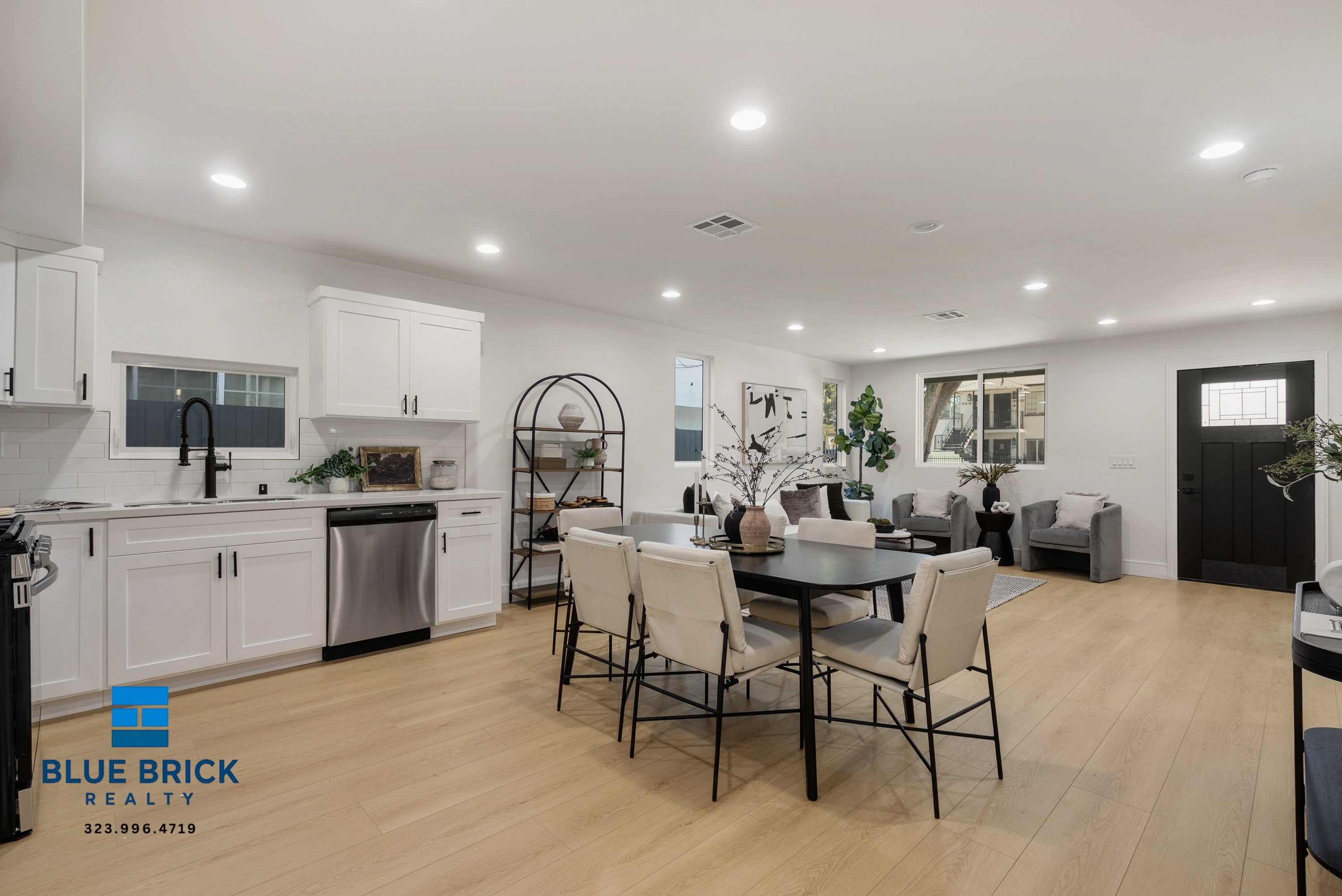 Los Angeles House: 2706 S Cochran Ave