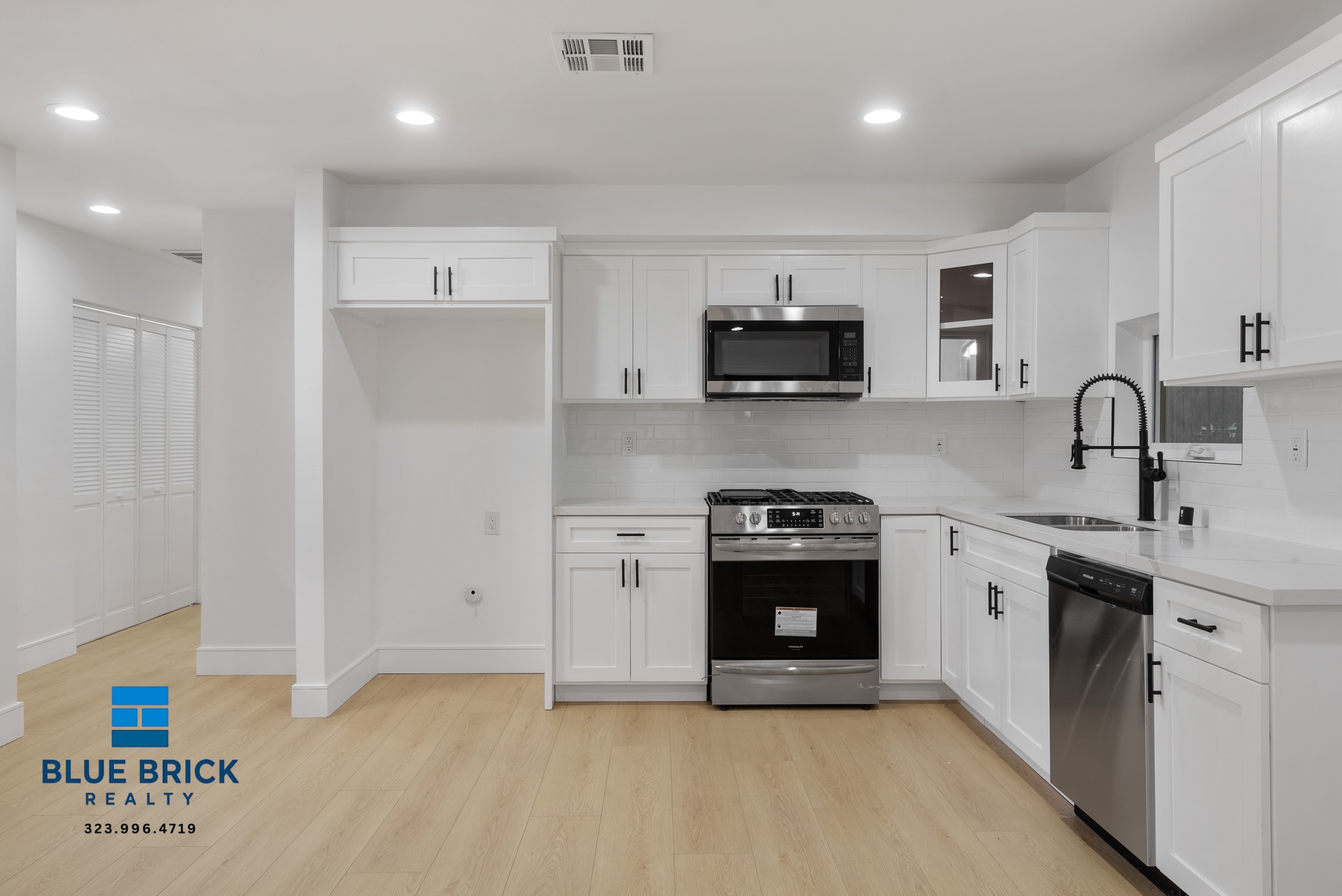 Los Angeles House: 2708 S Cochran Ave