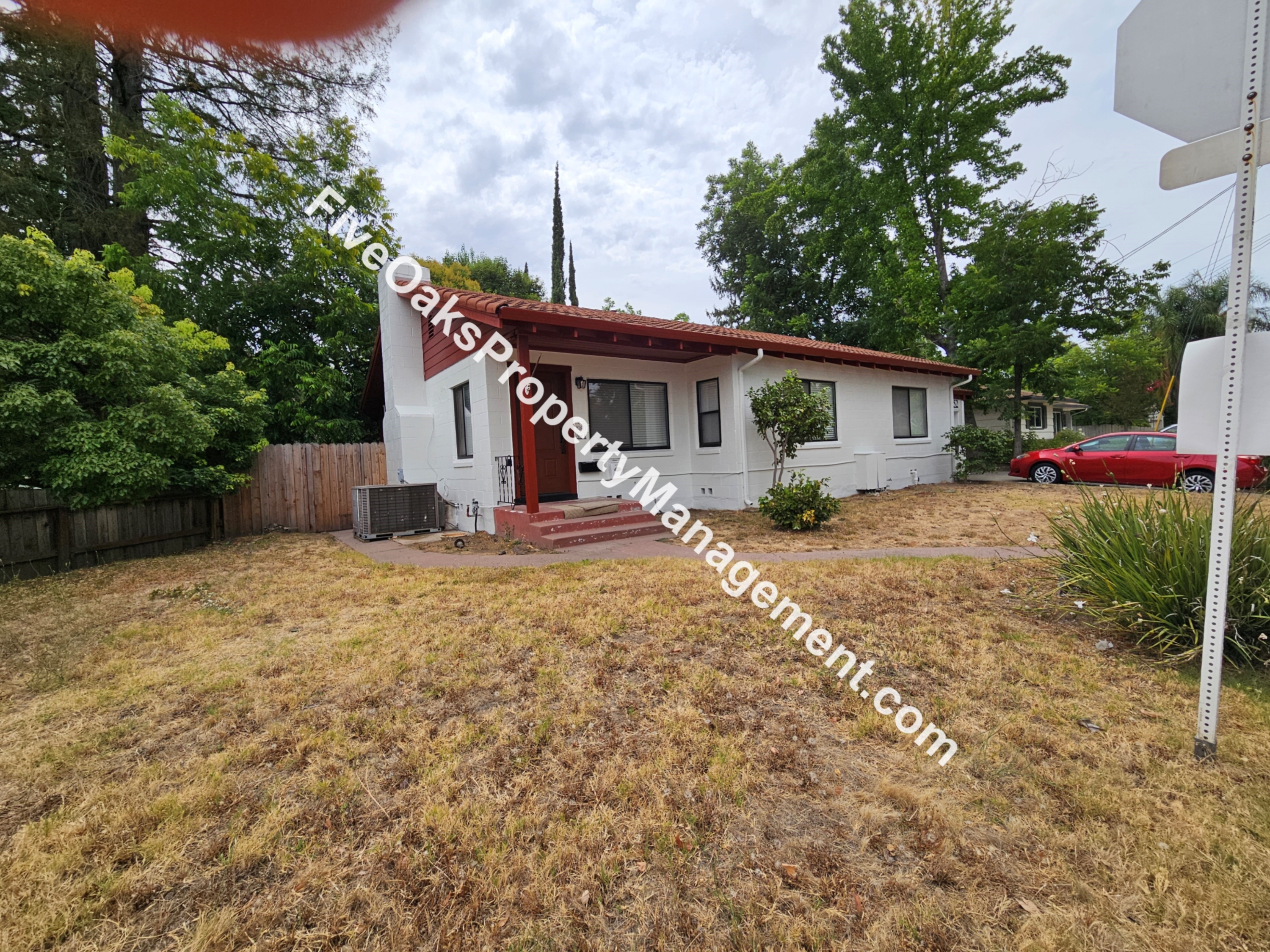 Roseville House: 252 Folsom Rd