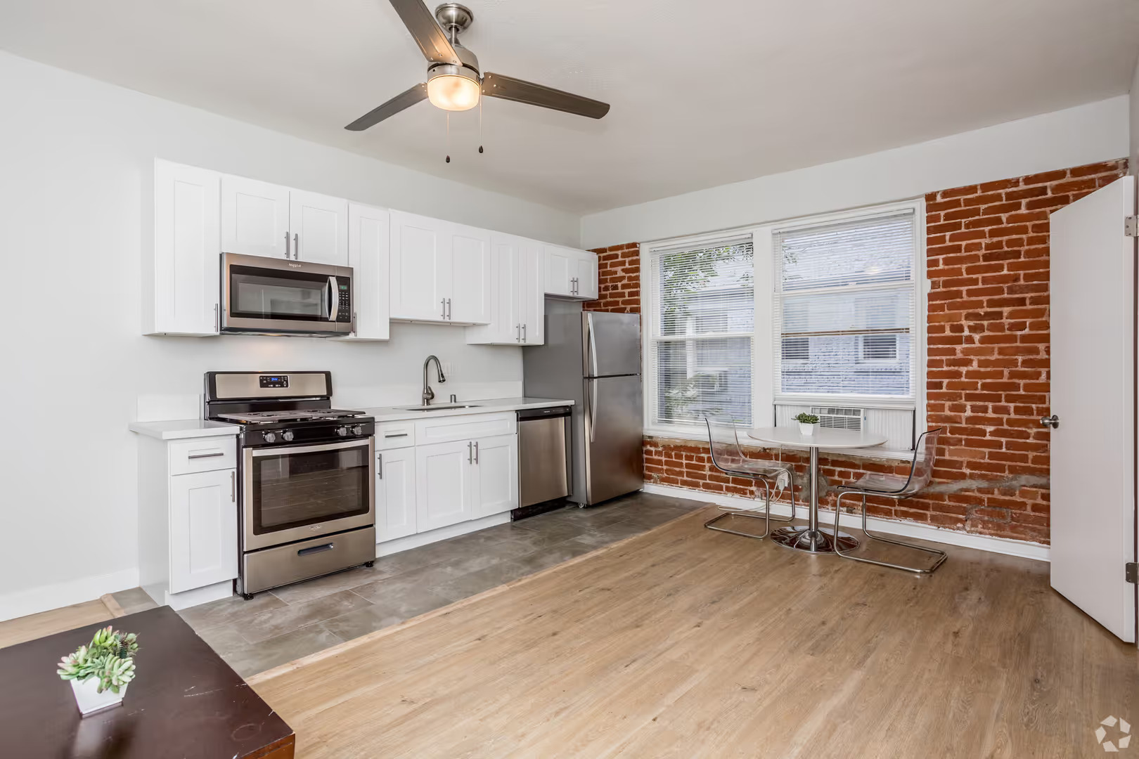Los Angeles Apartment: 6500 Yucca Street