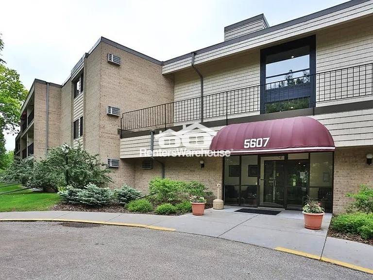 Hopkins Condo: 5607 Green Circle Drive