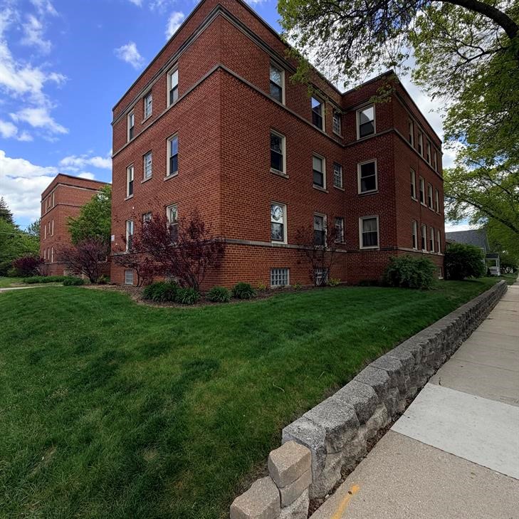 West Allis Apartment: 7833 W Becher St