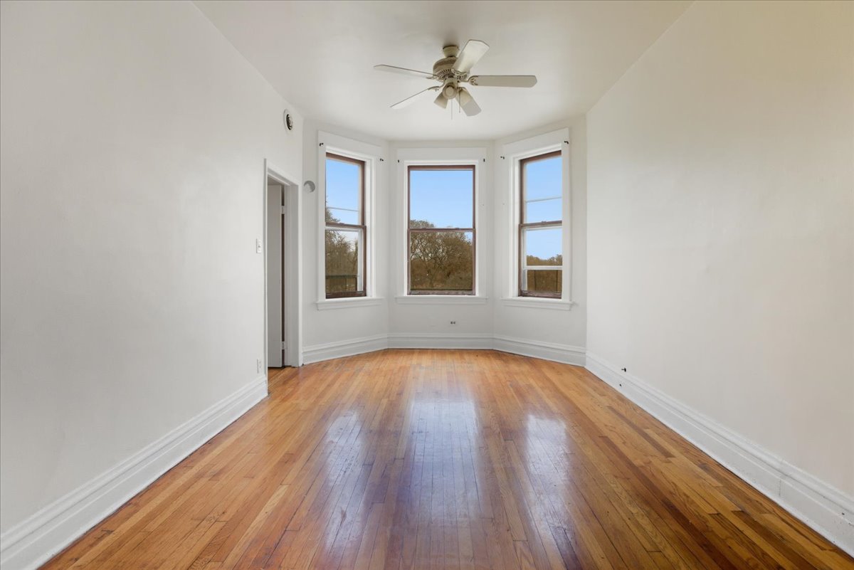 Chicago Condo: 3133 West Augusta