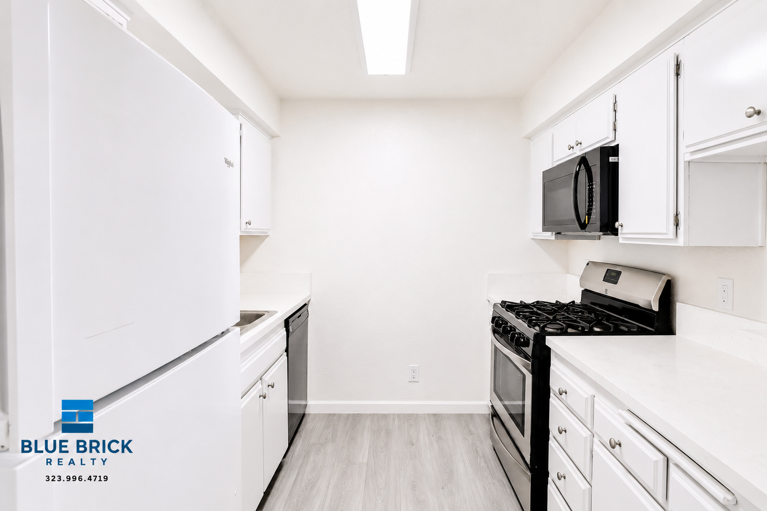 Los Angeles Apartment: 3775 Beethoven St