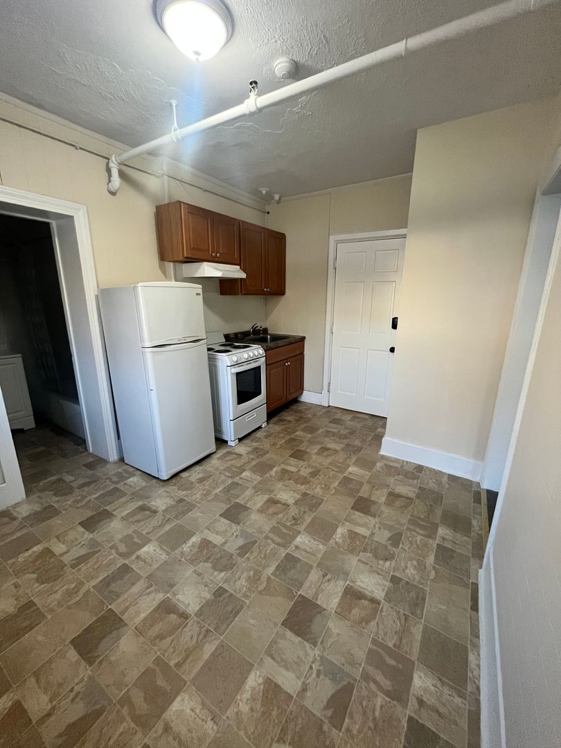Methuen Condo: 423 Pelham Street
