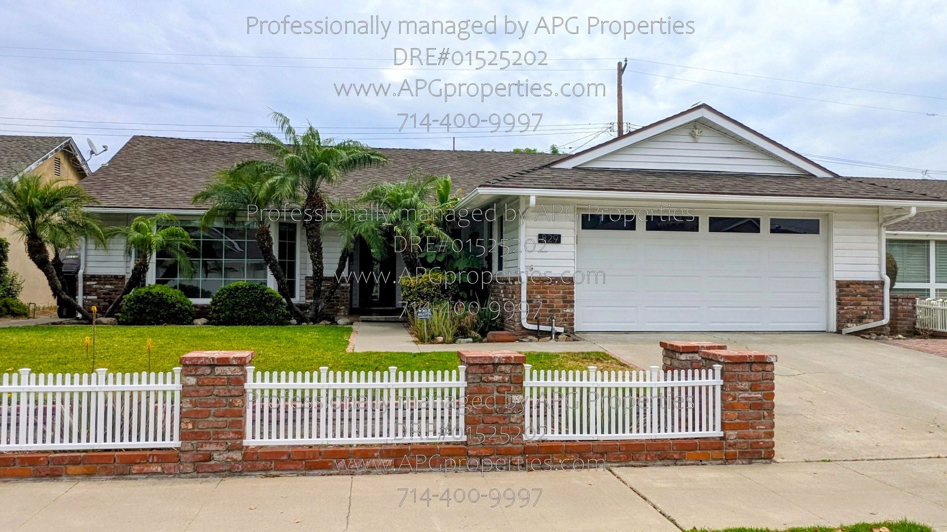 Orange House: 829 N Elmwood St
