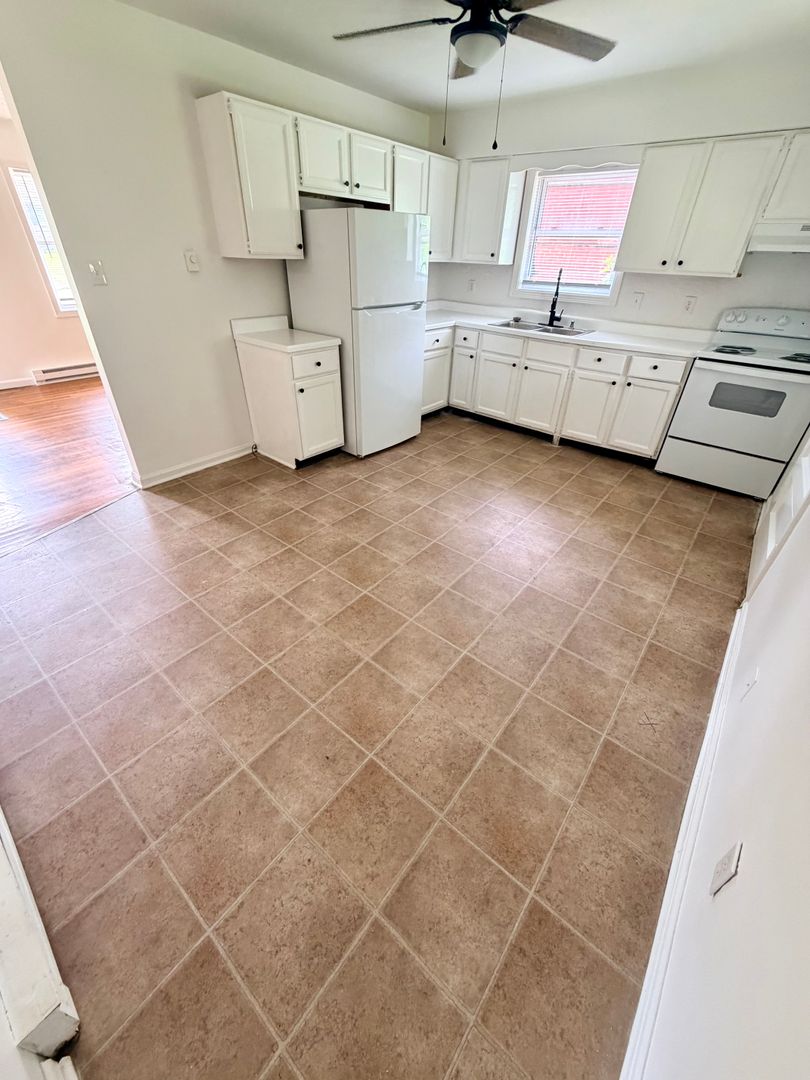 Lexington House: 1849 Costigan Drive (Z4)