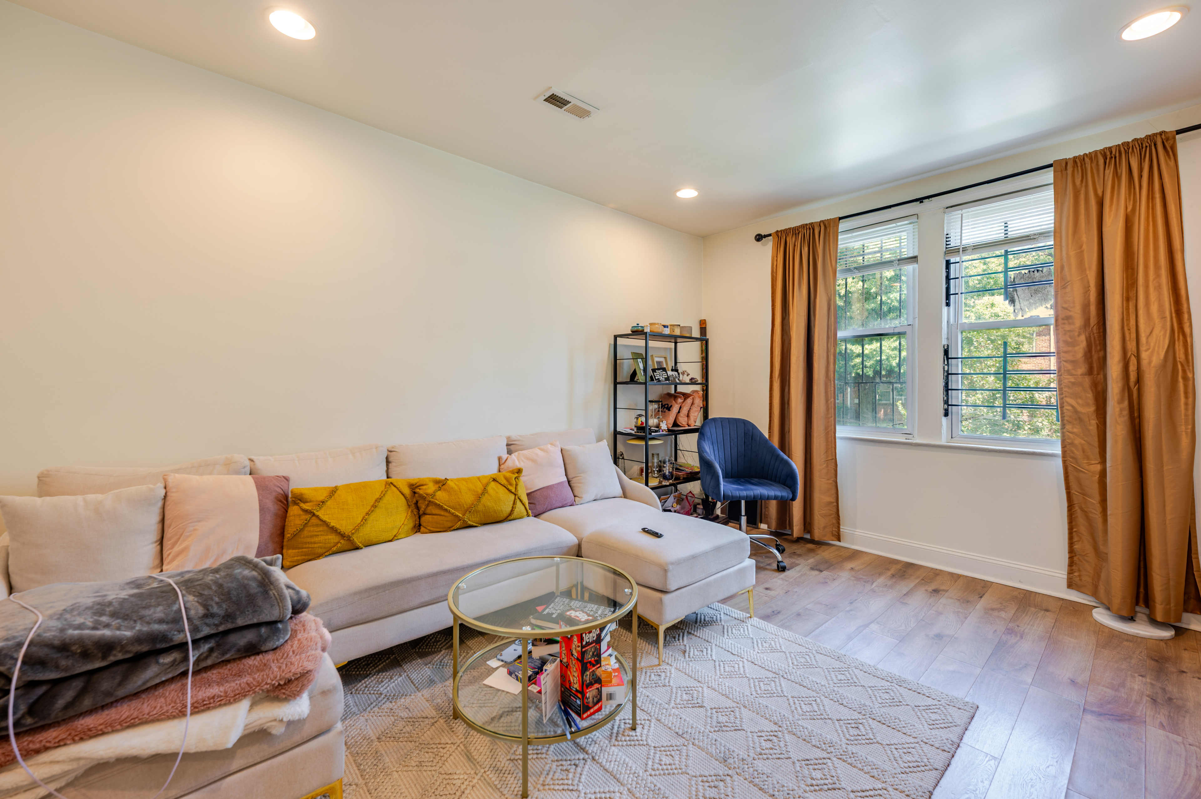 Washington Condo: 1909 M St NE
