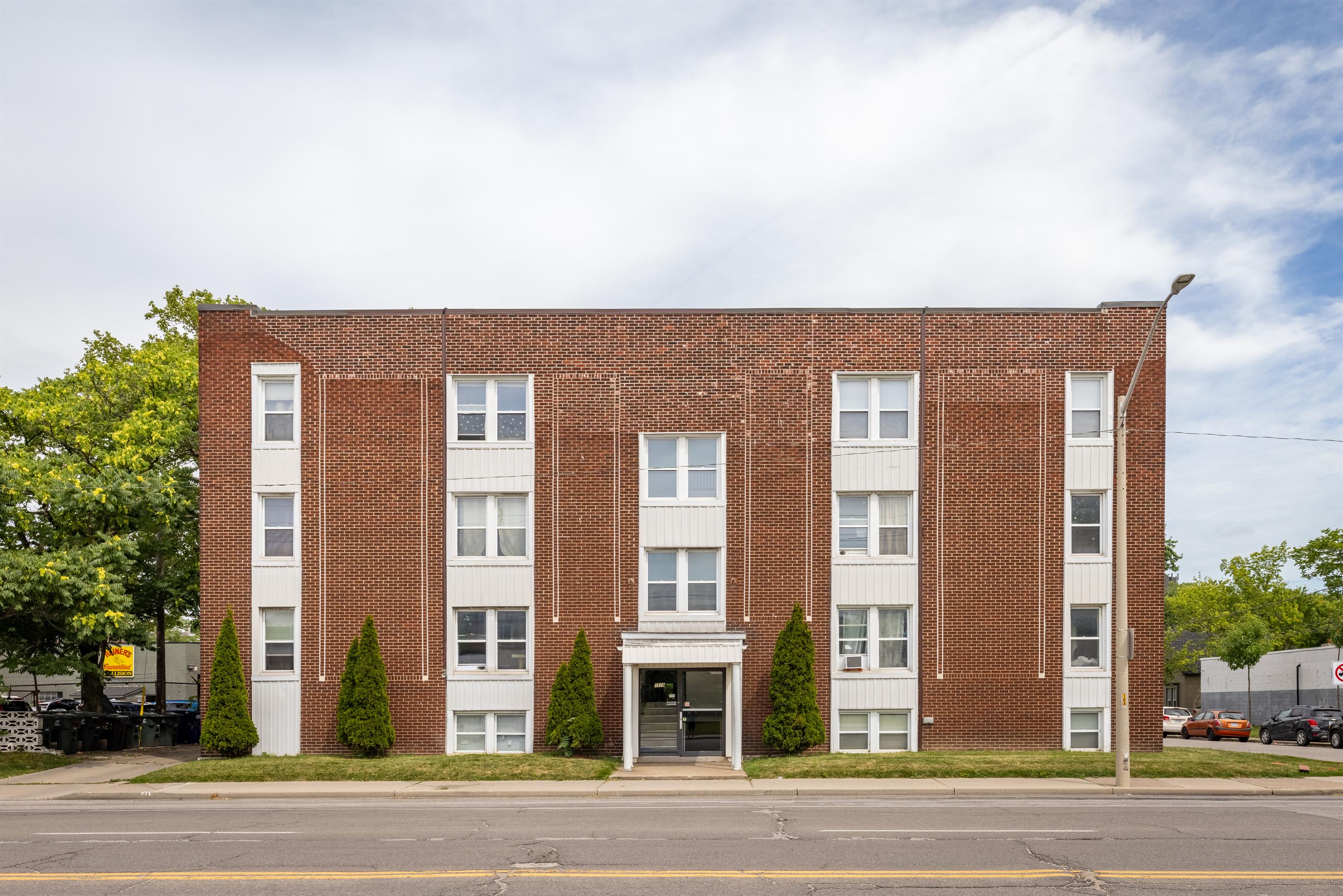Windsor Condo: 1518 University Ave W