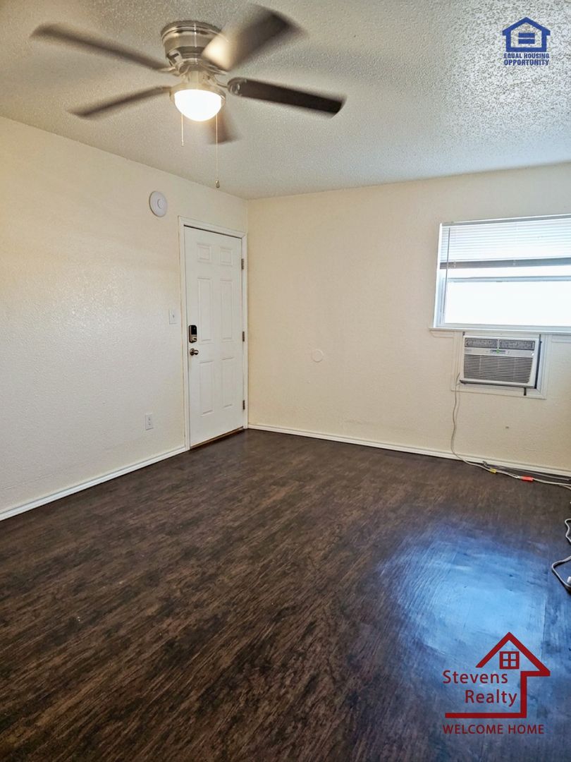 Lawton Apartment: 2110 NW Lindy Ave