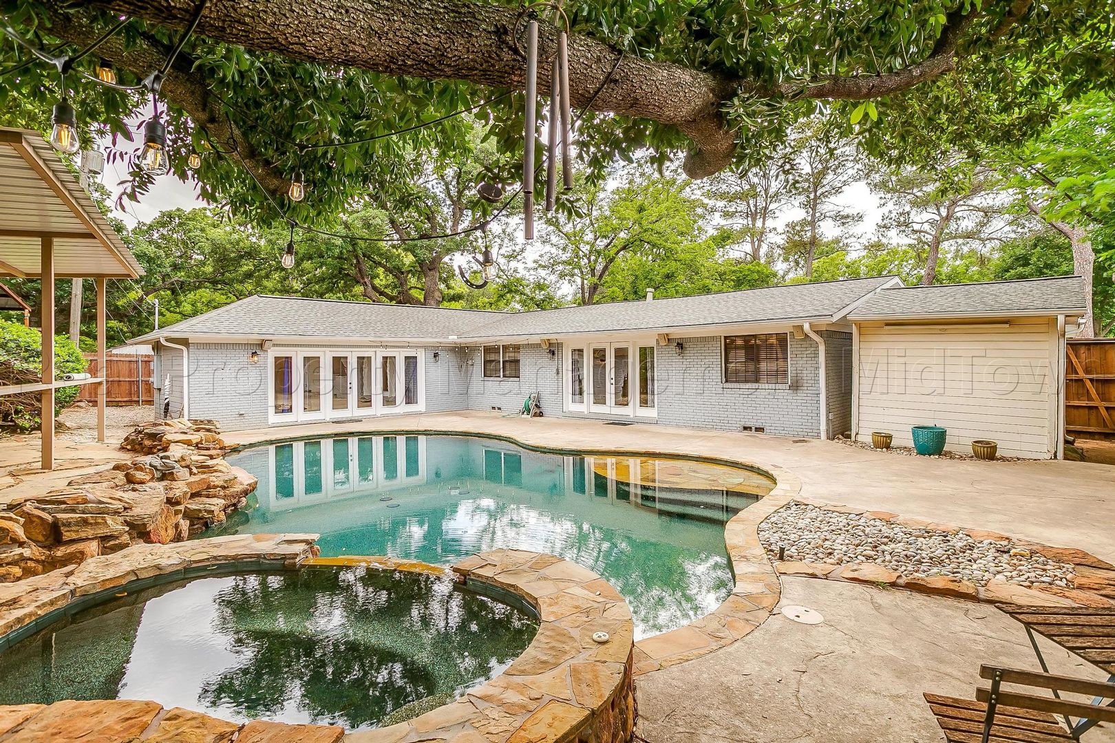 Arlington House: 1813 Thomas Pl