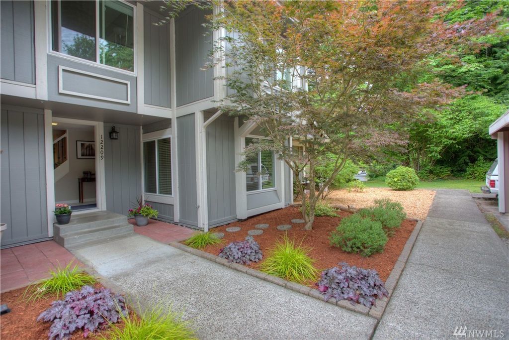 Kirkland House: 12209 NE 148th Court