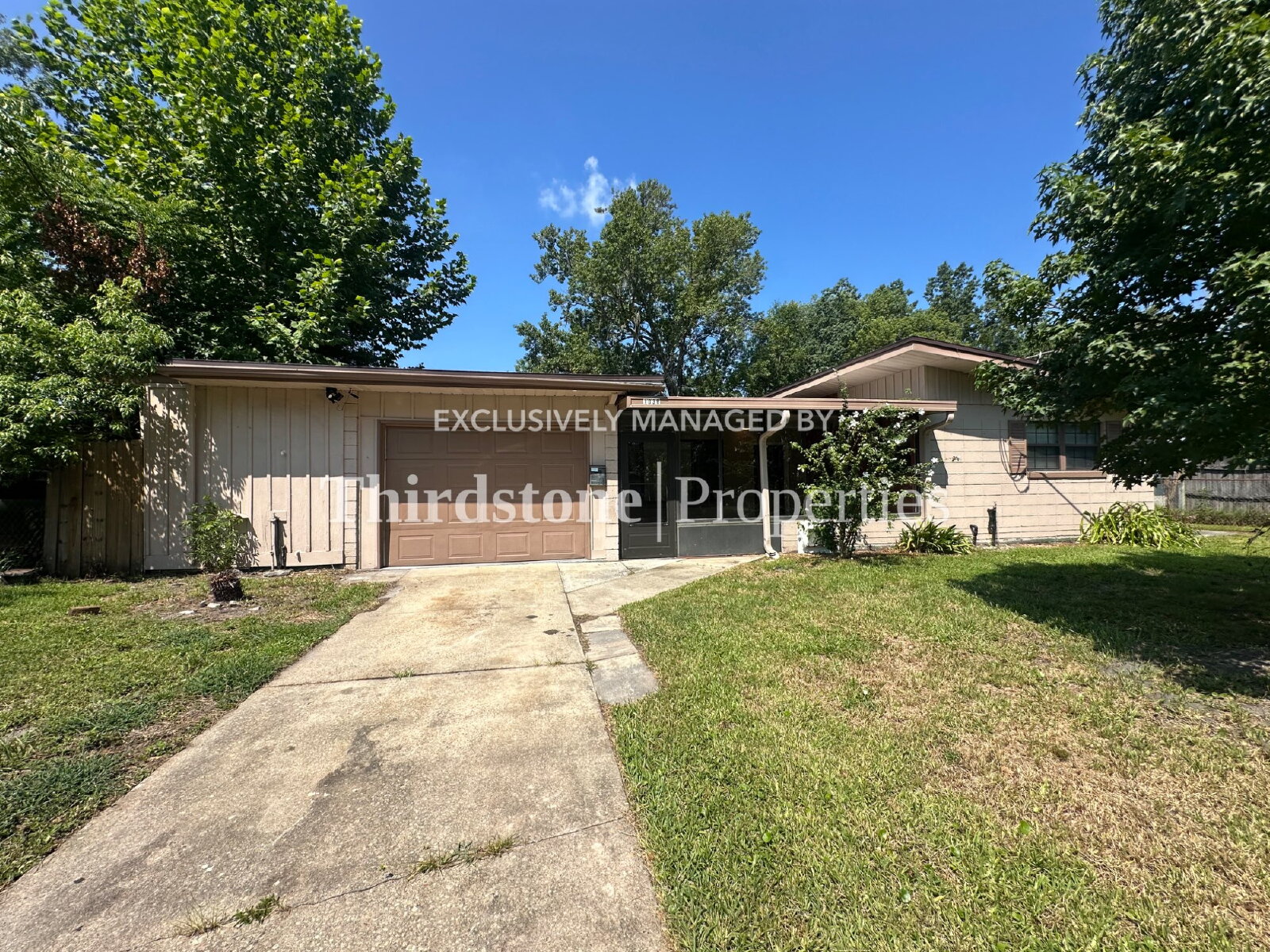 Jacksonville House: 1038 La Marche Drive
