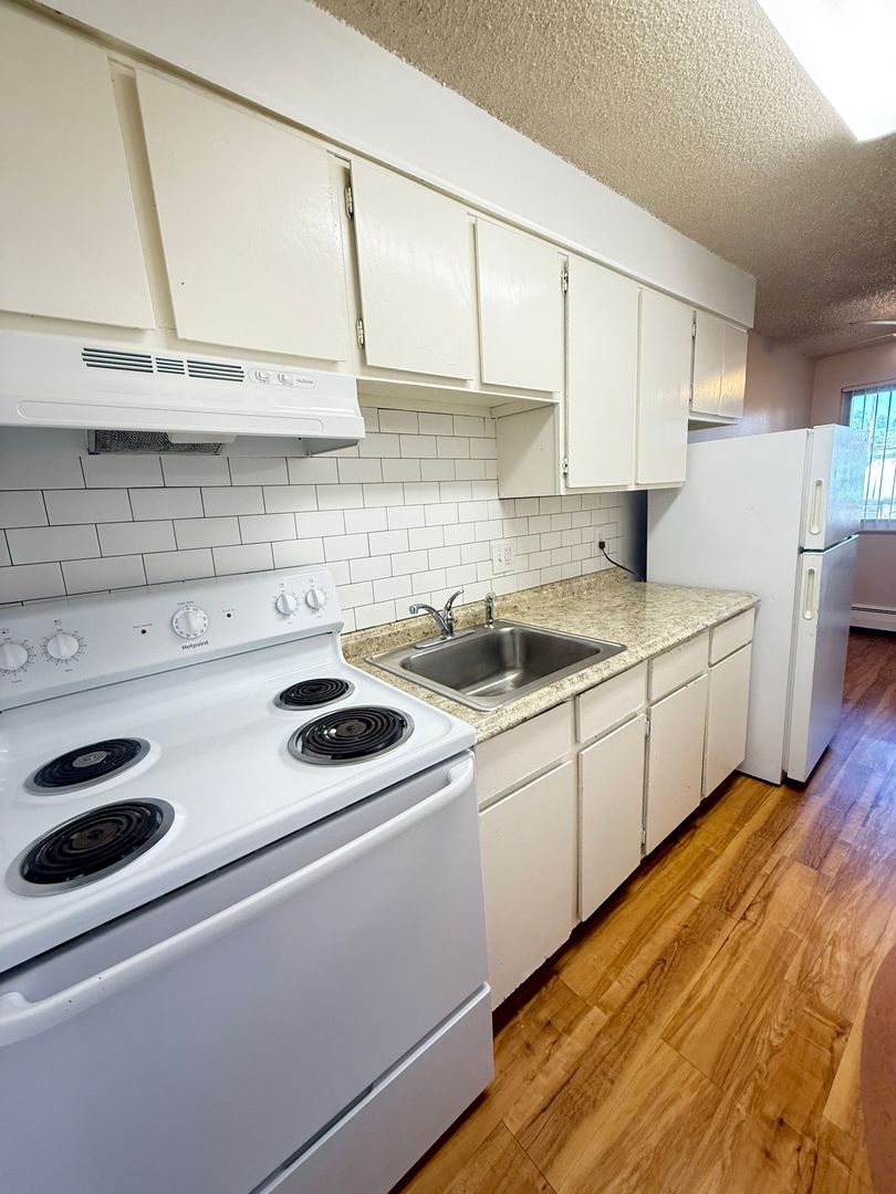 Denver Apartment: 1420 W 71st Pl