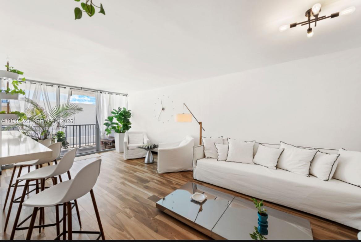 Miami Beach Condo: 2655 Collins Ave # 504, Miami Beach FL 33140