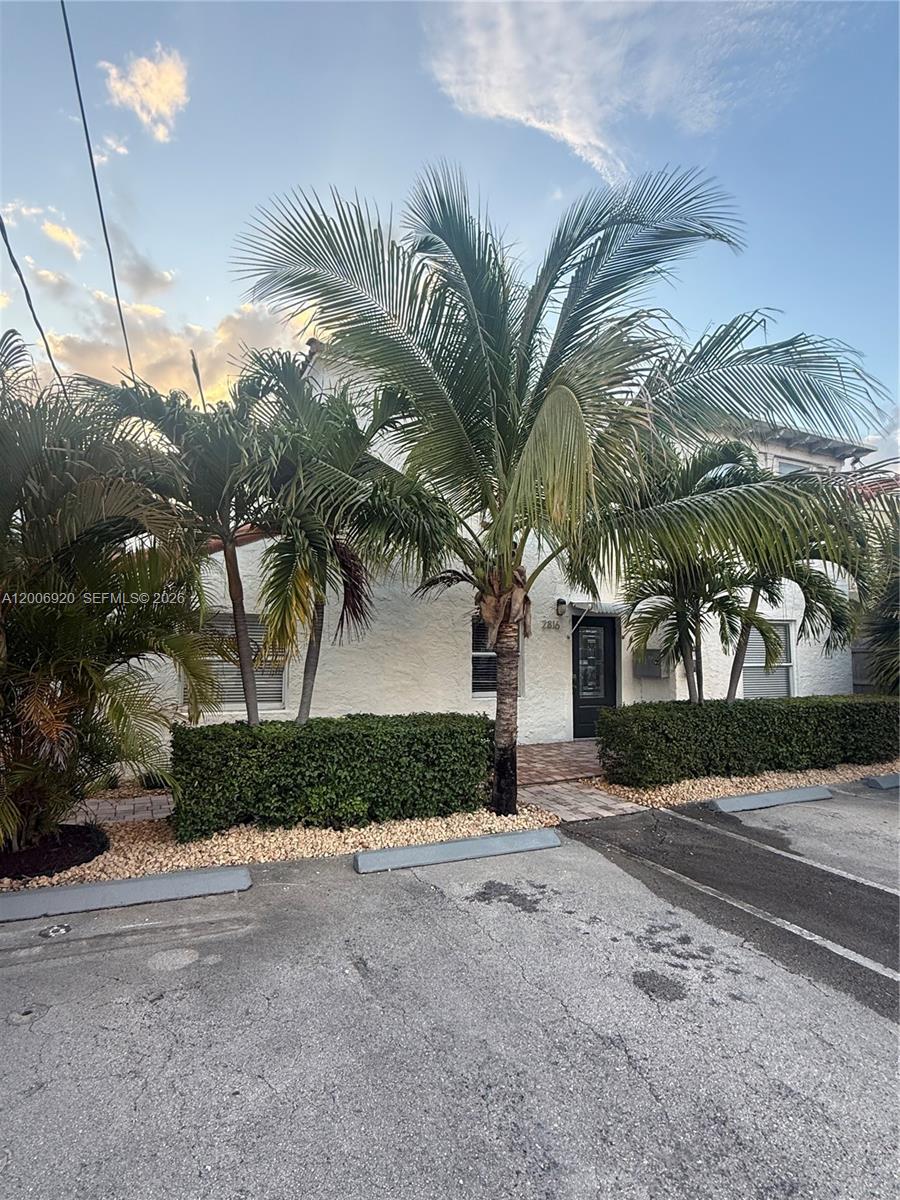 Miami Beach Condo: 2816 Pine Tree Dr # 2, Miami Beach FL 33140