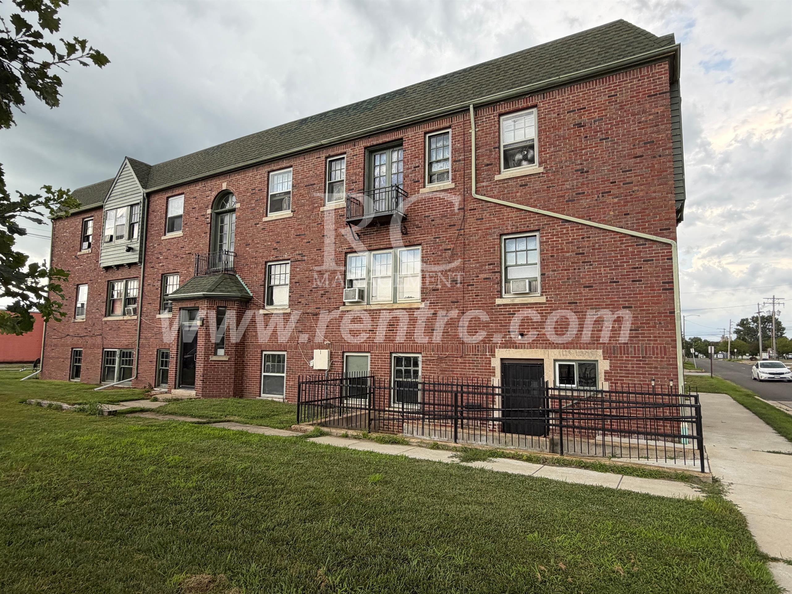 Danville House: 210-148 Walnut