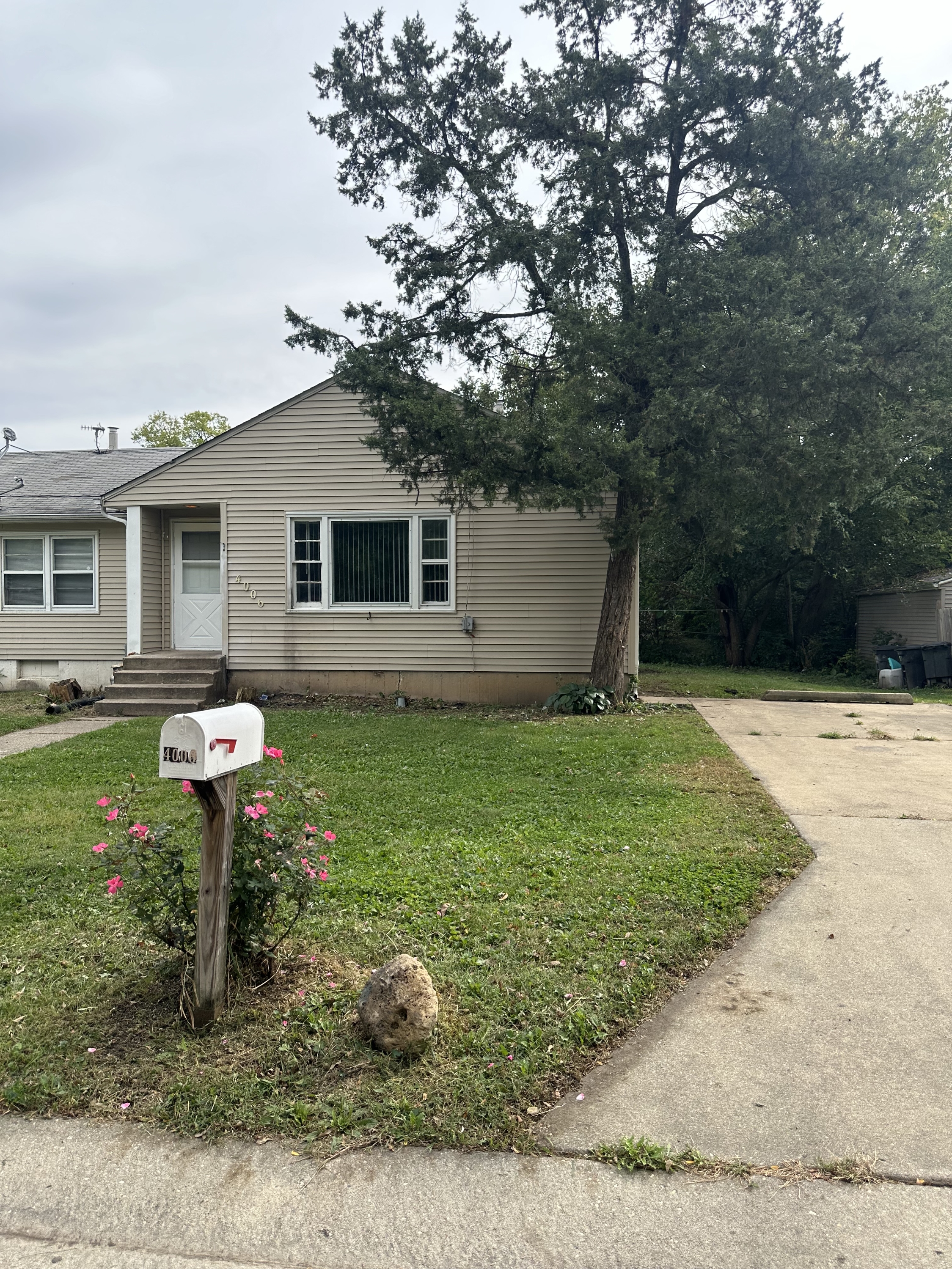 Rockford House: 4006 8th St