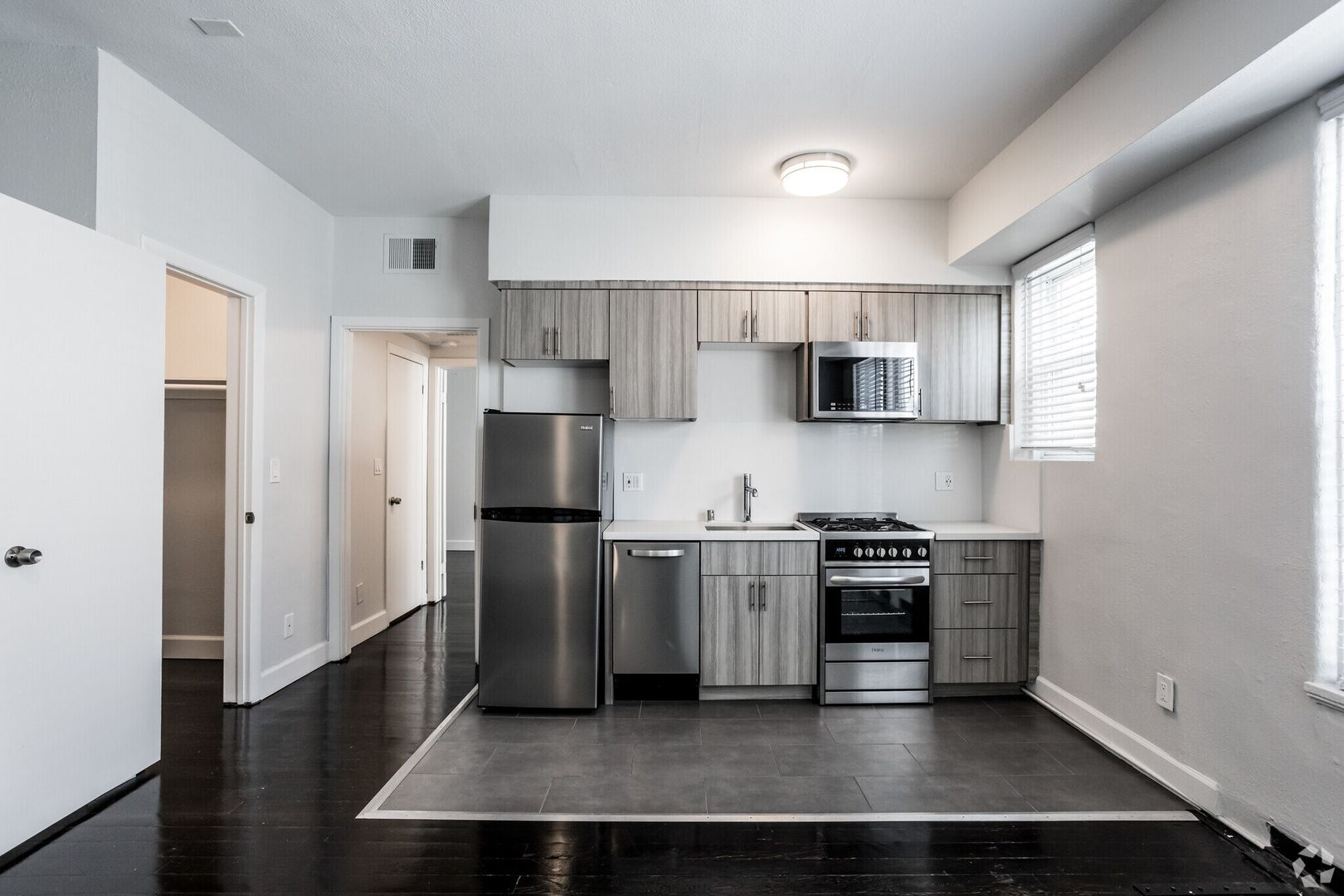 Los Angeles Apartment: 6500 Yucca Street