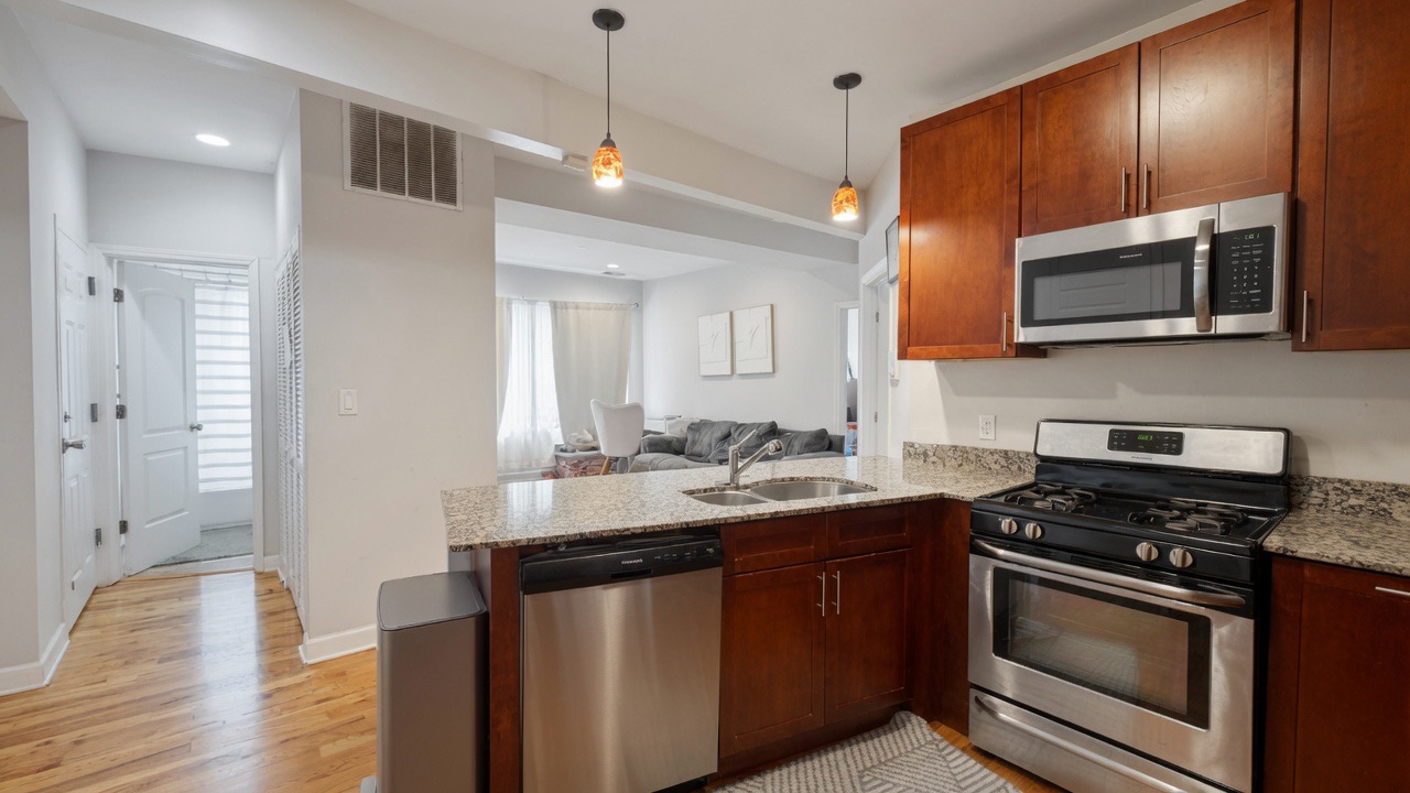 Chicago Condo: 7225 North Rogers
