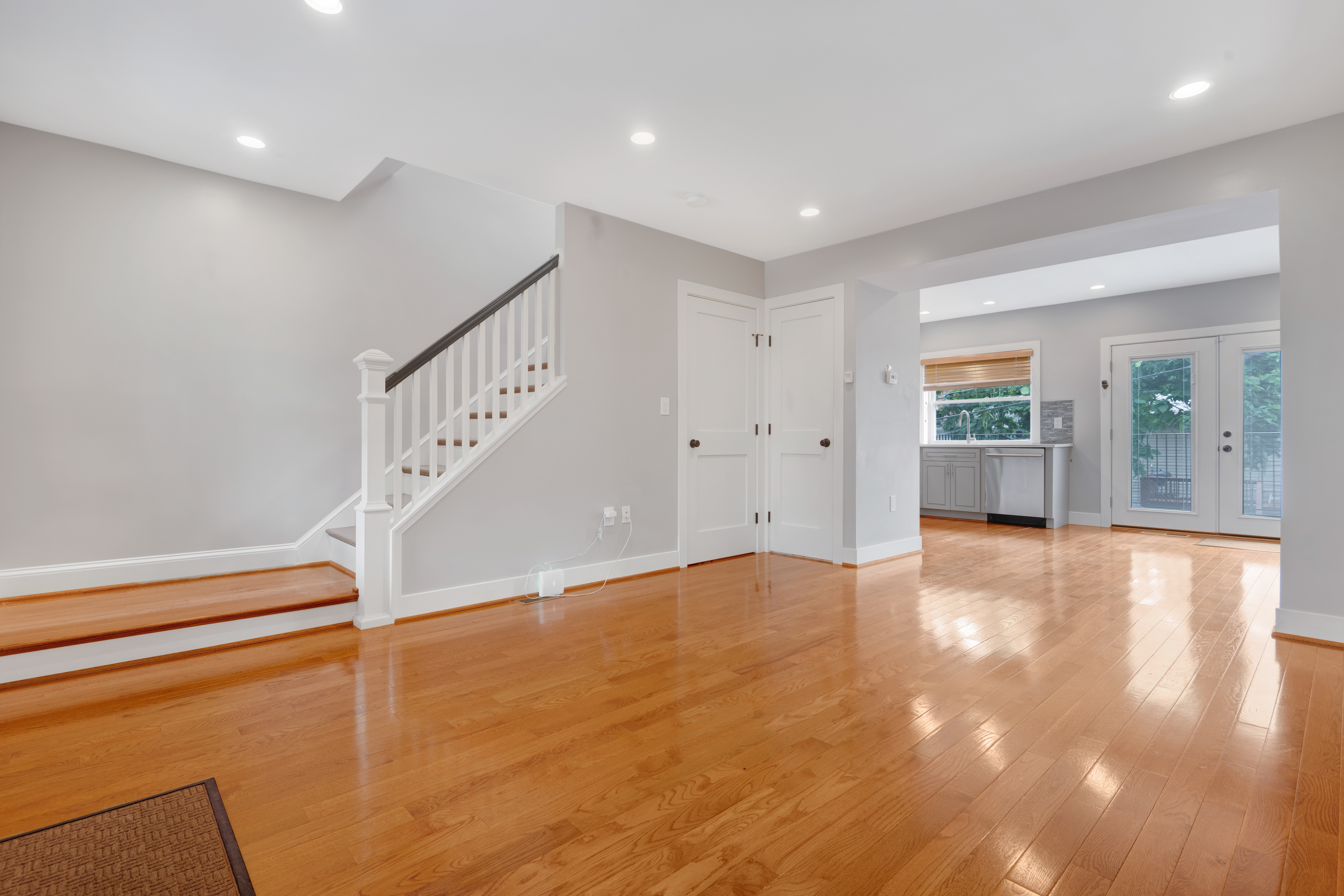 Washington House: 1778 Lyman Pl NE