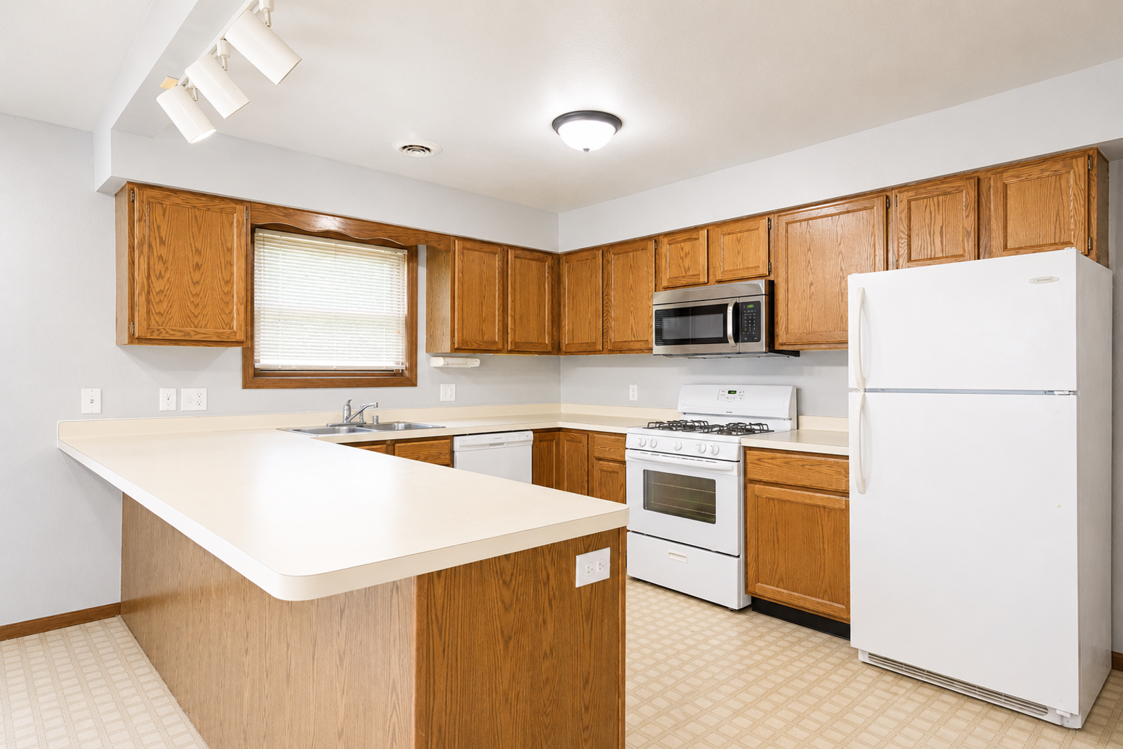 Lodi Condo: 207 Columbus Street