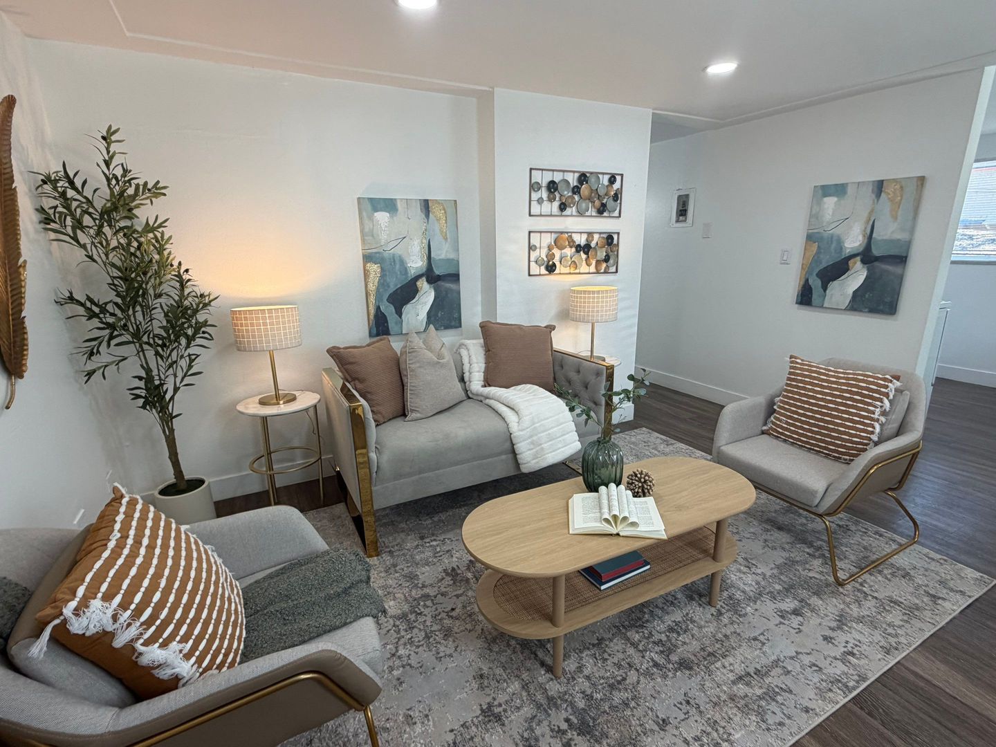 Englewood Apartment: 3523 S Cherokee St